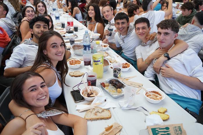 Jendetza batu da kuadrillen  64 1756403300131