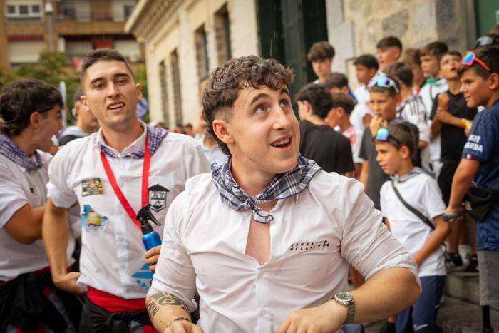 Lehertu da festa-giroa Amurr 41 1755025695044