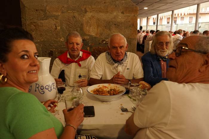 Ehunka kofrade bildu dira el 33 1756714030673