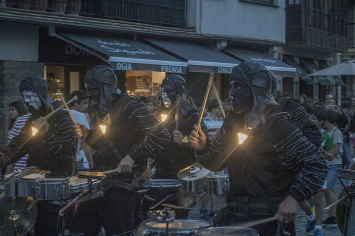 Deabru Beltzak taldeak gaua  2 1501491655474