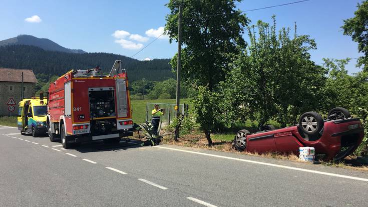 Auto batek istripua izan du Okondon