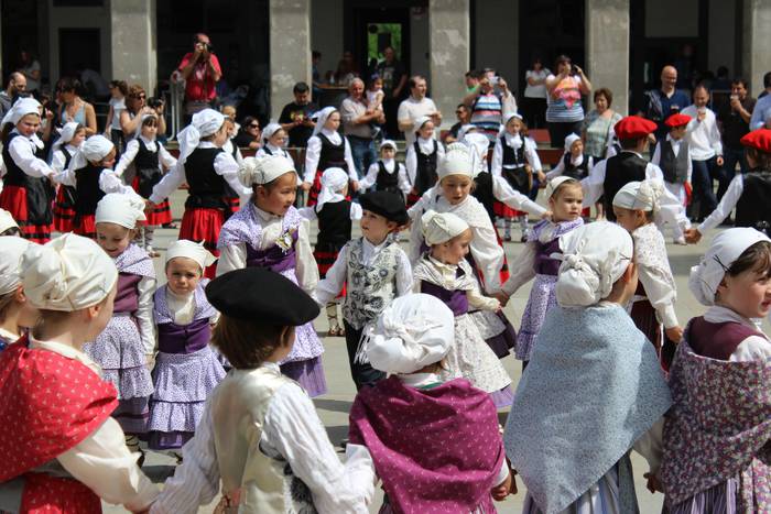 Laudioko 9 dantza taldek egingo dute bat Dantzarien Nazioarteko Egunean