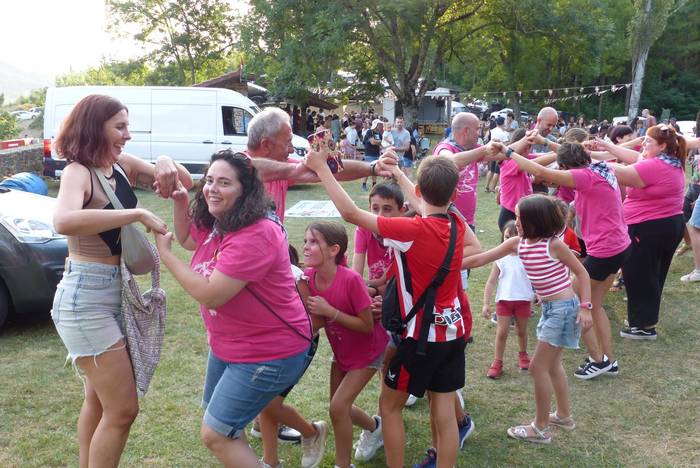 Andra Mari Zuriaren jaiak je 42 1754900949681