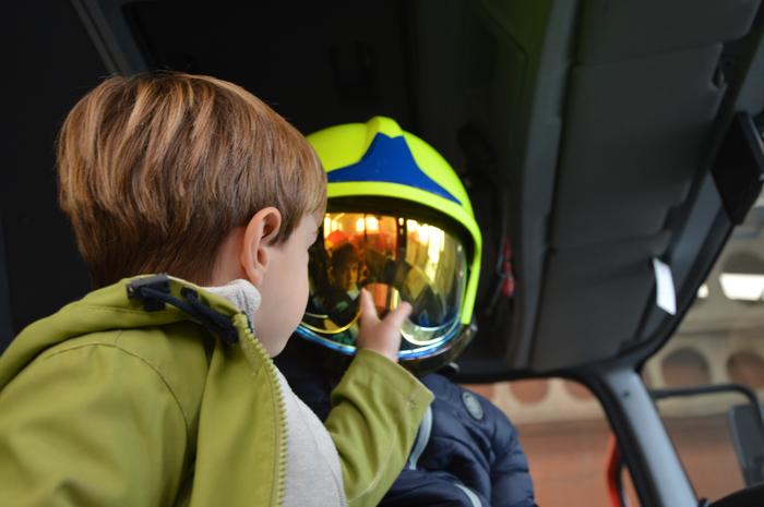 Suhiltzaileak eta larrialdi zerbitzuak erakustaldia egiten ari dira Laudion