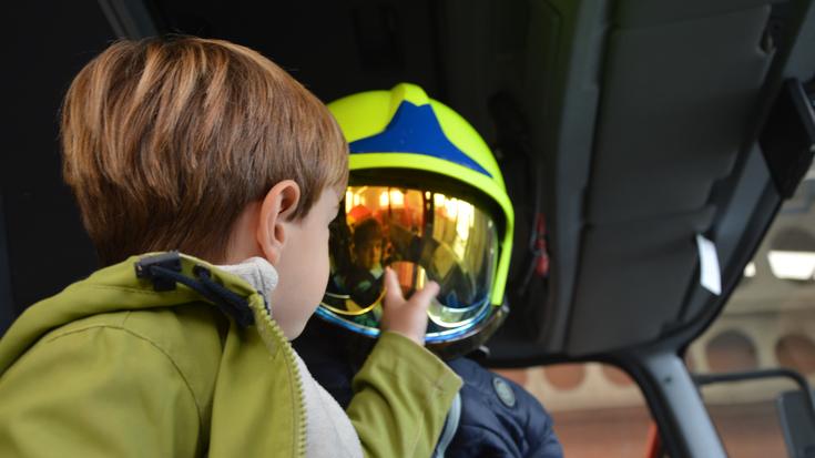 Suhiltzaileak eta larrialdi zerbitzuak erakustaldia egiten ari dira Laudion