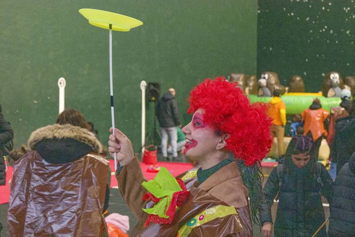 Frontoia zirku bilakatuta os 9 1771099086013