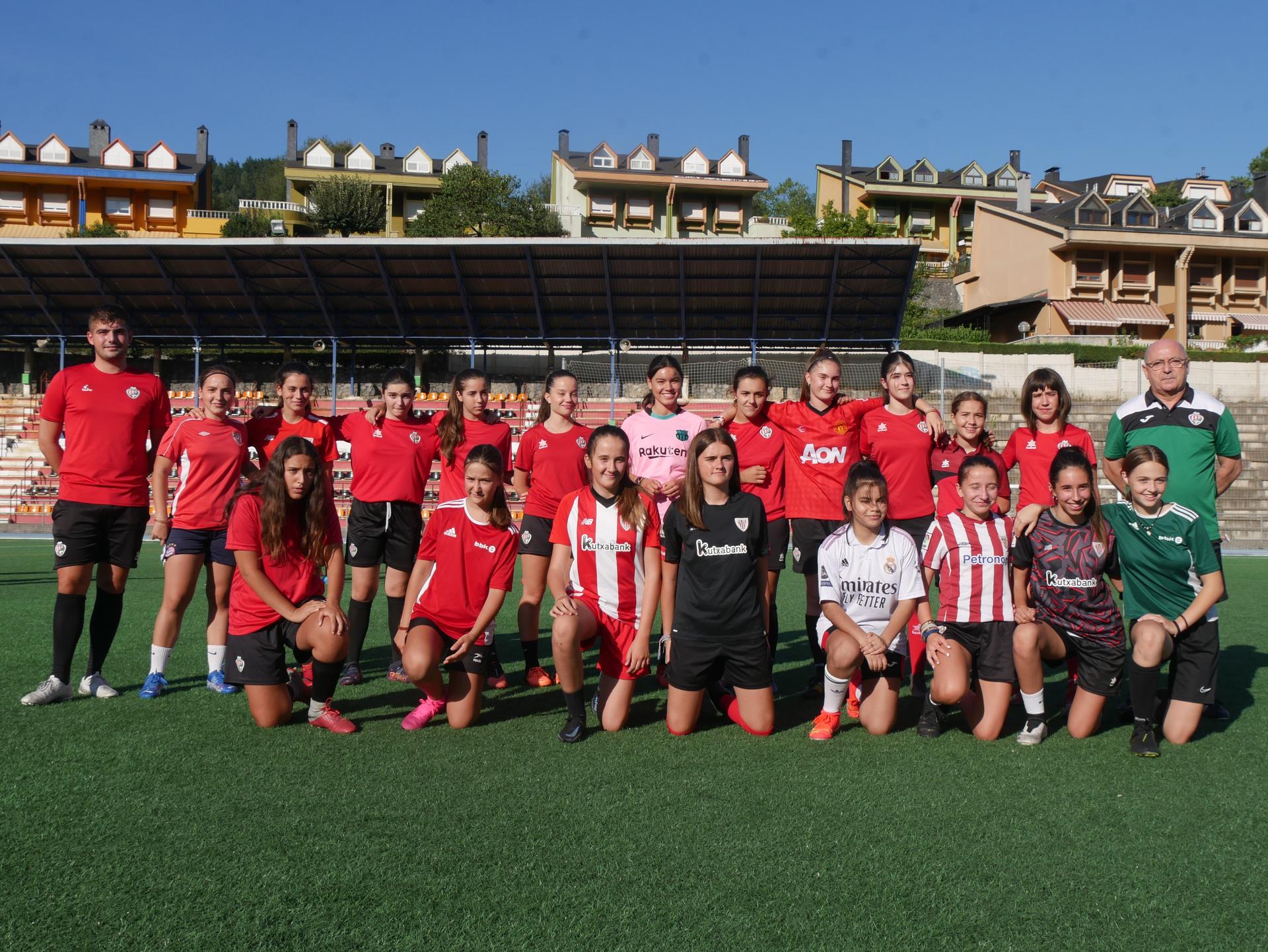 LAUDIO SAN ROKEZAR eta ALTZARRATE futbol taldeak, euskararekin bat
