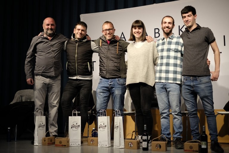 Unai Mendibil eta Asier Rubio sailkatu dira Arabako bertsolari txapelketako final laurdenetara