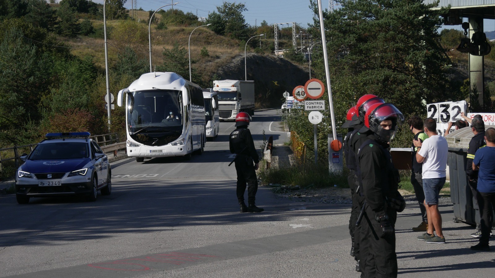 Tubacexeko sindikatuen gehiengoak onartu du zuzendaritzaren proposamena, kaleratzerik egongo ez delako