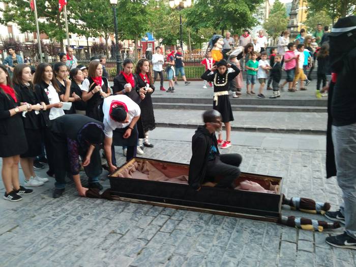 Jendetza eta giro ona nagusi 119 1494849891409