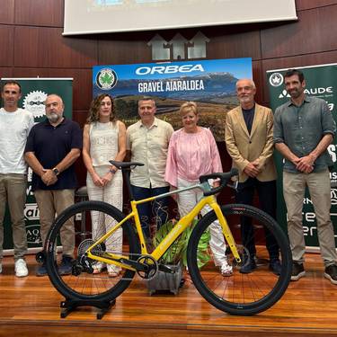 Dena prest Amurrion Orbea Gravel Aiaraldea ekimena hartzeko