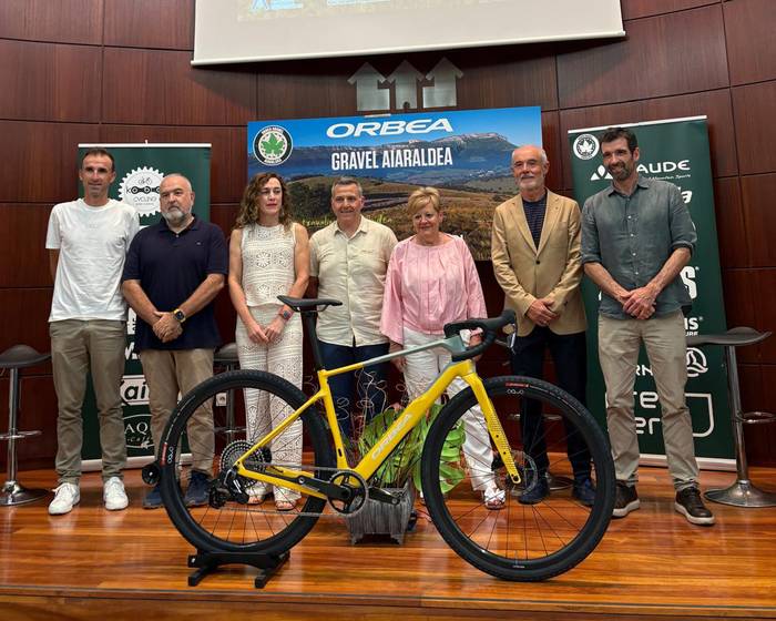 Dena prest Amurrion Orbea Gravel Aiaraldea ekimena hartzeko