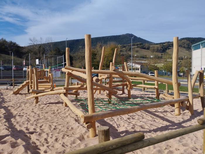 La Barcena kirolgunean egindako umeen parkea kritikatu du EAJk