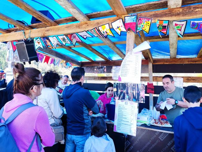 Baserri azoka ospatu dute Ok 12 1679833057313