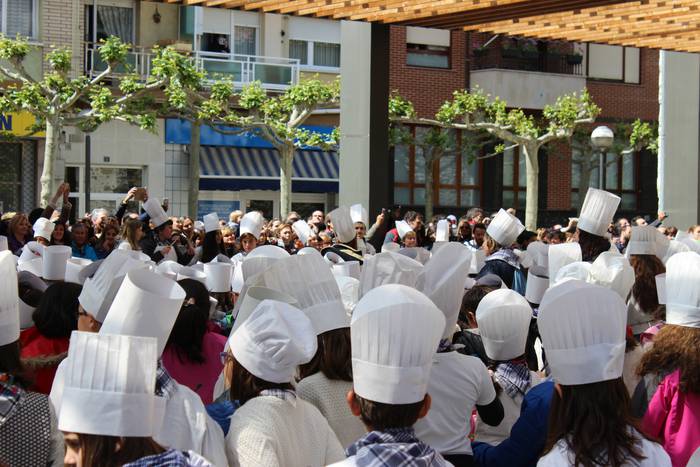 San Anton plazan egin dute u 24 1493306701390