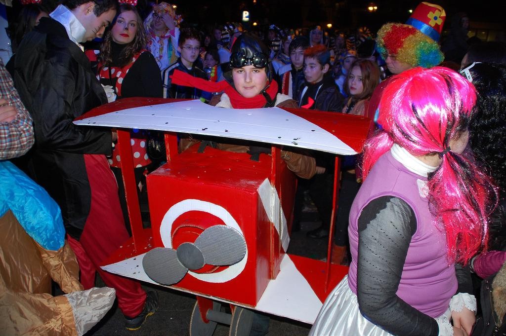 Inauteriak Aiaraldean: kalejira egitarauak atzera, mozorro dinamikak "aurrera"