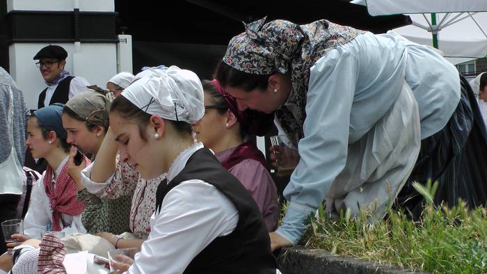 Dantza taldeak taldeak izan  57 1496050657816