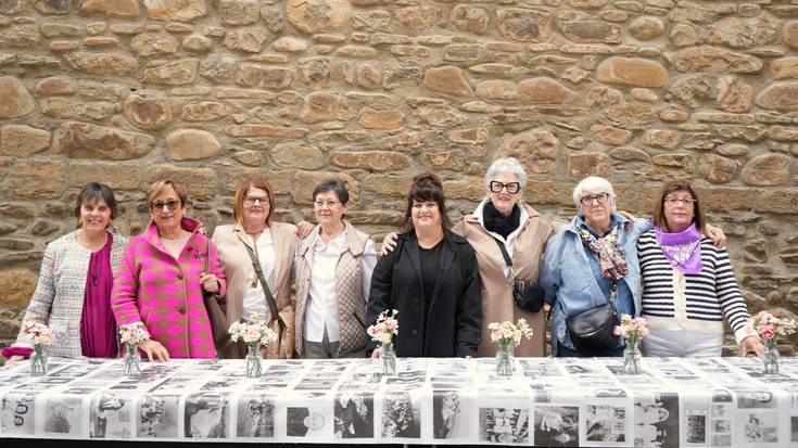 Familia albumetatik memoria kolektiboa sortzea: Laudioko zazpi emakumeren argazkiak plazara