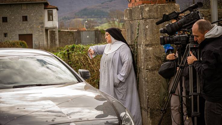 Guardia Zibila moja klaratarren komentura bertaratu da eta kide nagusienak atera ditu bertatik, azterketa medikua egiteko