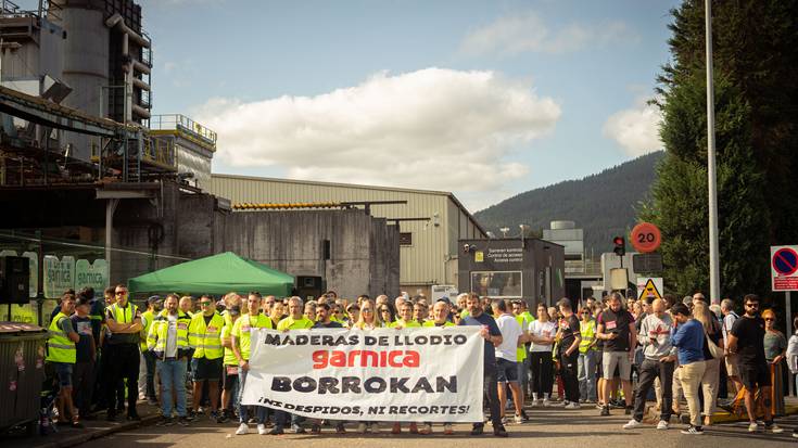 Garnica konpainiaren asmoak elkarretaratze batekin salatu dituzte Maderas de Llodioko langileek
