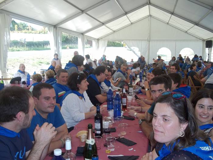 Auzokide ugarik hartu zuten  15 1506366279277