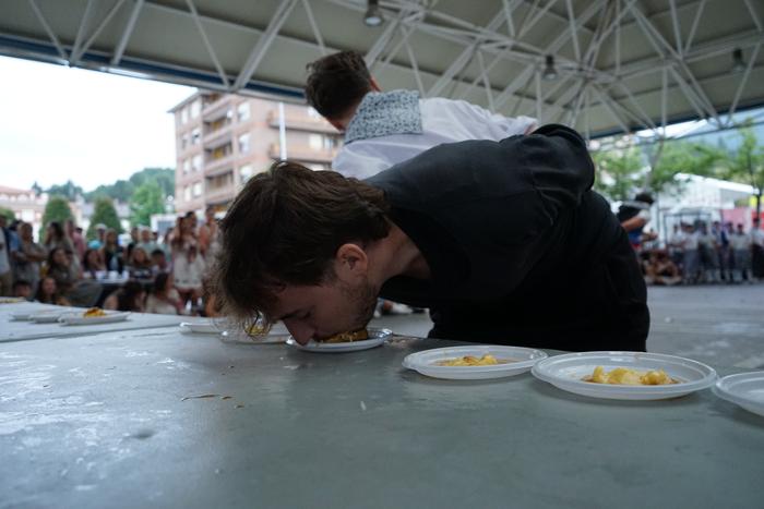 Flan-xurga lehiaketak gatza  10 1756312768316