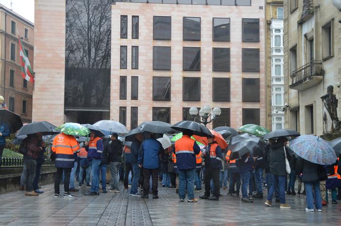 Tubos Reunidoseko langileek  1 1772794943818