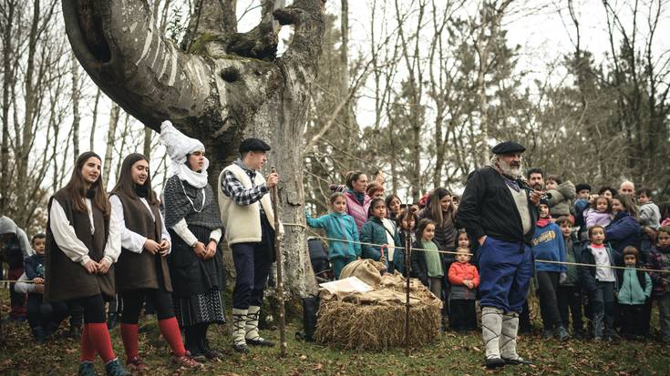 Olentzerok Goikomendiko txondorrean jaso ditu Amurrioko haurrak