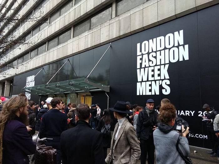 'London Fashion Week'-en ikusiko dira gaur Mikel Lazkanoren lan berriak, eta desfilea online jarraitzeko aukera egongo da