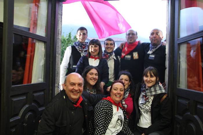 Suziriarekin batera piztu di 27 1525521143364