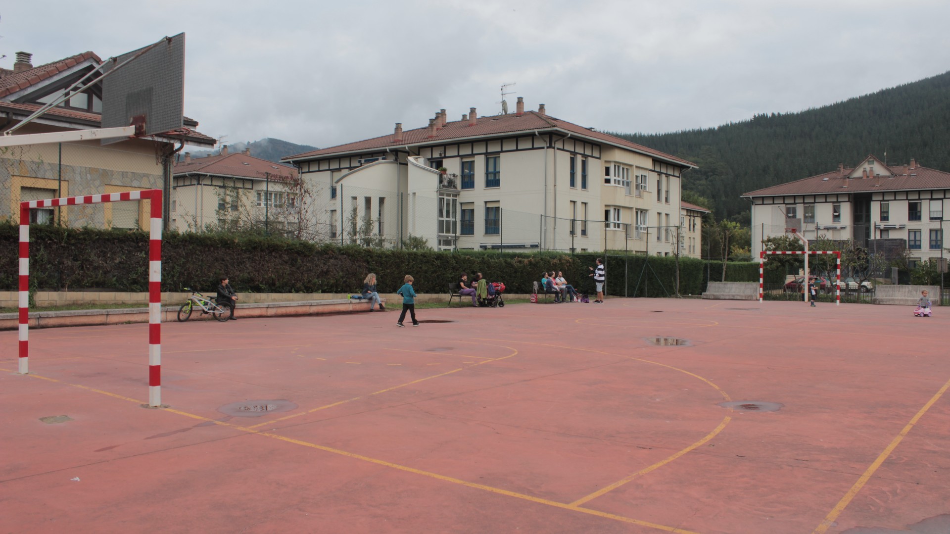 Padurako kirol pista konpontzeko diru-laguntza eskatuko du udalak