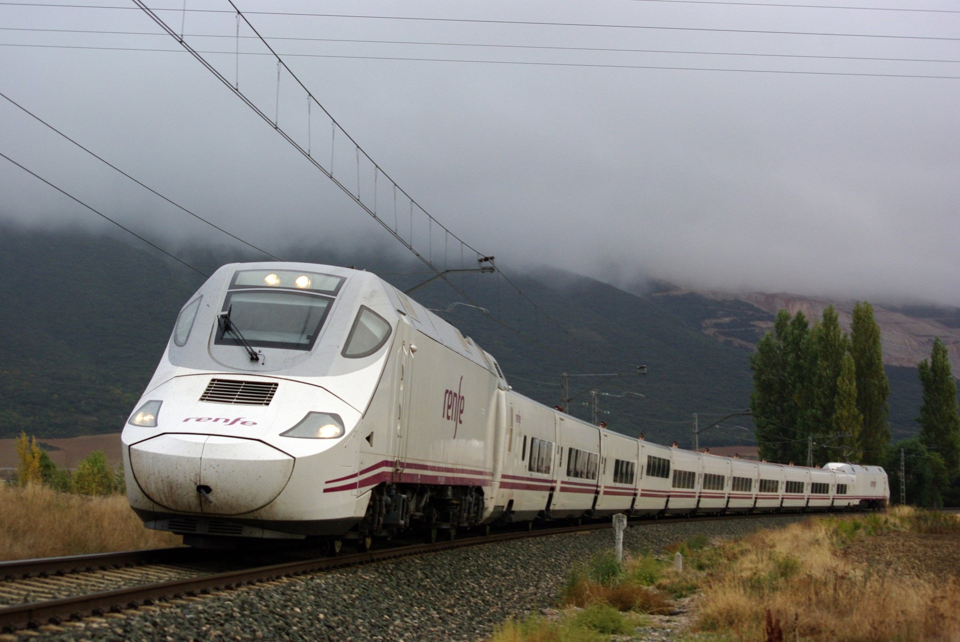 Tren bat bidetik atera da Artomañan, baina ez da zauriturik egon