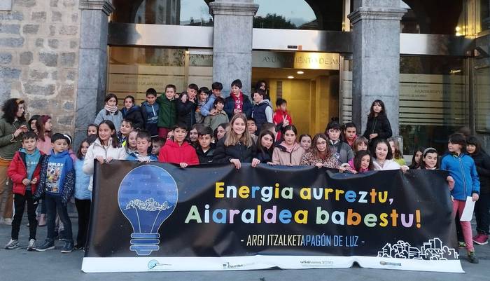 Argi itzalketa berria antolatu dute biharko, klima aldaketaren kontra