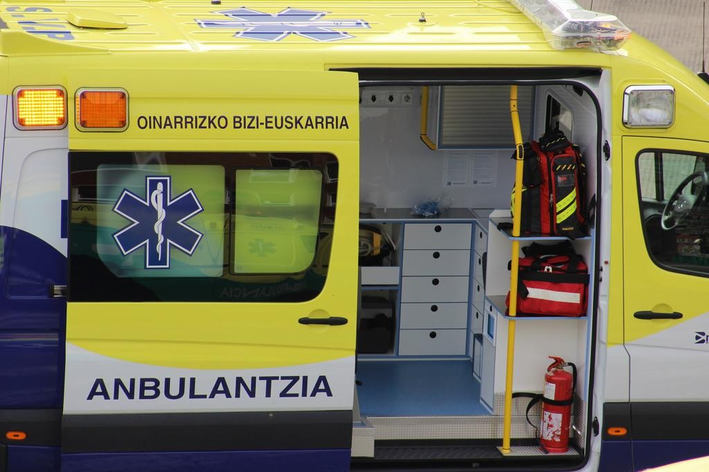 ESK sindikatuak salatu du gaur ez duela medikurik izango Aiaraldeko zainketa intentsiboen unitateko anbulantziak