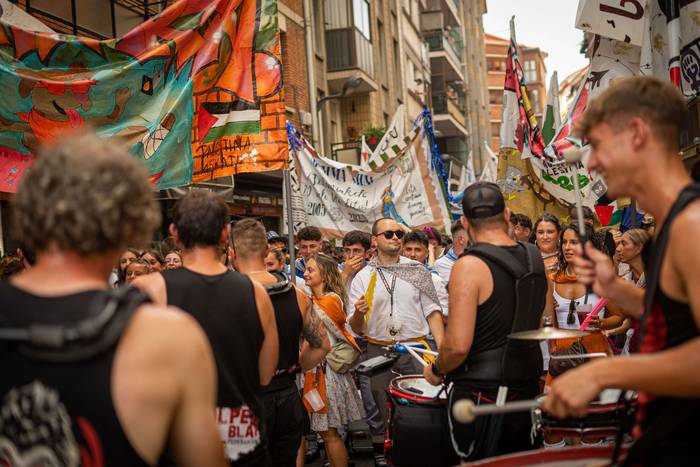 Festa-giro goria piztu du La 52 1755257028100