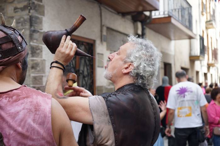 Jendez beteta itzuli da Artz 22 1758400039935