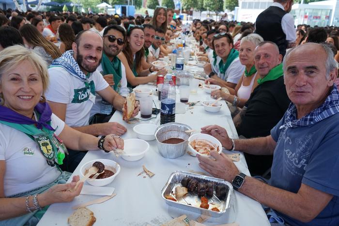 Jendetza batu da kuadrillen  39 1756402003955