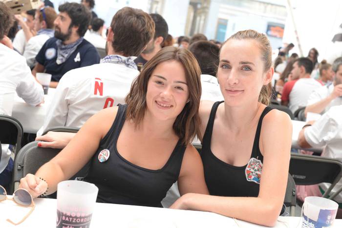 Aldai plaza txiki geratu da  100 1503894690814