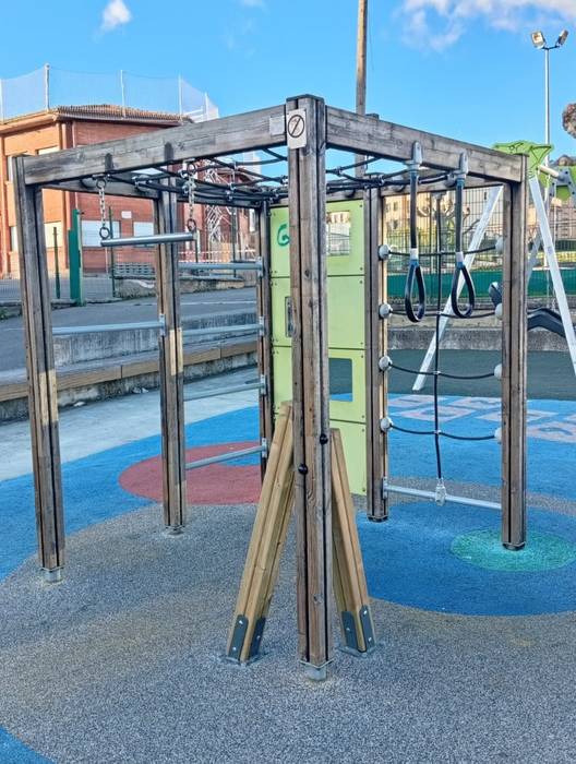 Amurrioko Udalak haurrentzako parke inklusiboa eraiki du Mendiko Eskolan