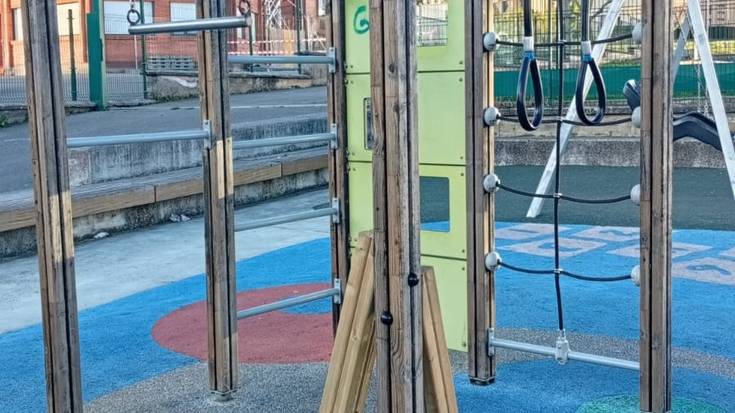 Amurrioko Udalak haurrentzako parke inklusiboa eraiki du Mendiko Eskolan