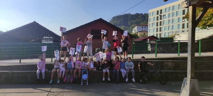 Aretako umeekin landu dute b 6 1760465573863