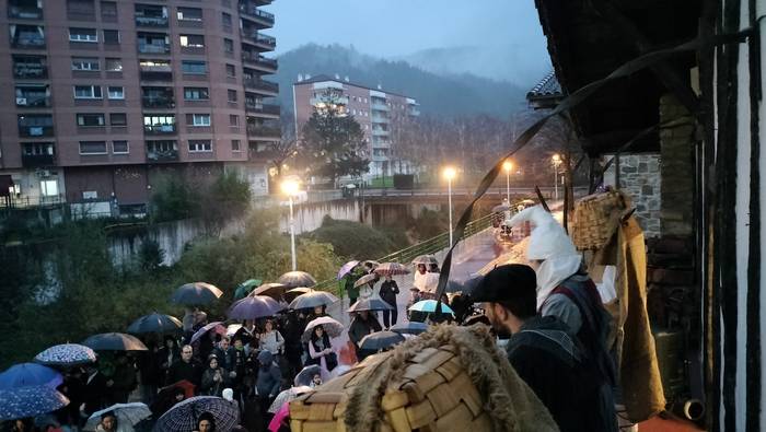 Aretako familia mordoa egon  5 1766616524100