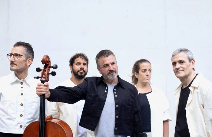 Loraldia jaialdiko bederatzi ikuskizunen sarrerak zozkatuko ditu Aiaraldea Komunikabideak