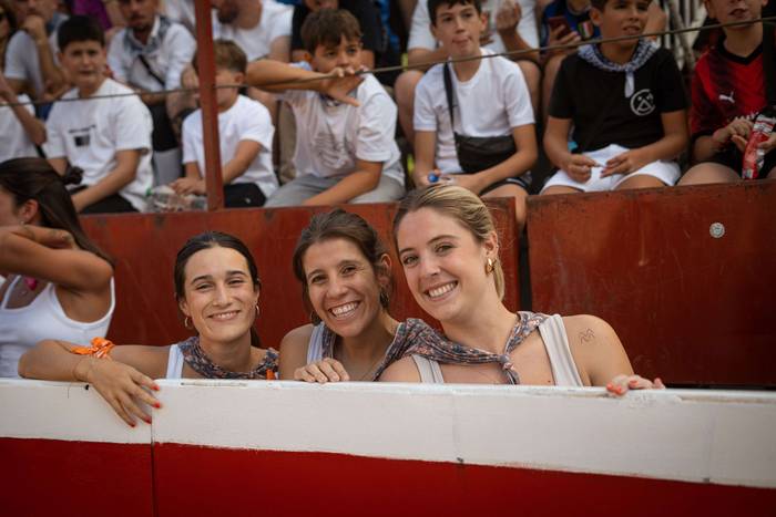 Zezen plaza lepo Muturreko H 16 1756414572413