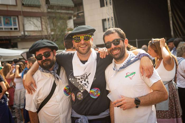 Festa-giro goria piztu du La 15 1755256951340