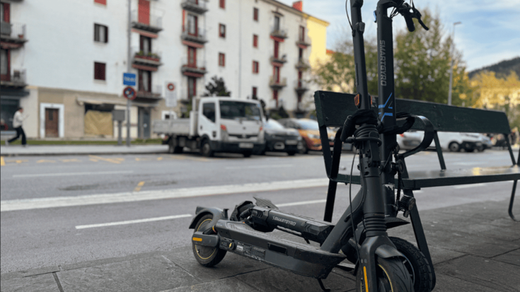 Patinete eta bizikleta elektrikoen esparrua arautzea exijitu dio Omniak udal gobernu taldeari