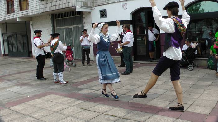 Dantza taldeak taldeak izan  52 1496050493877