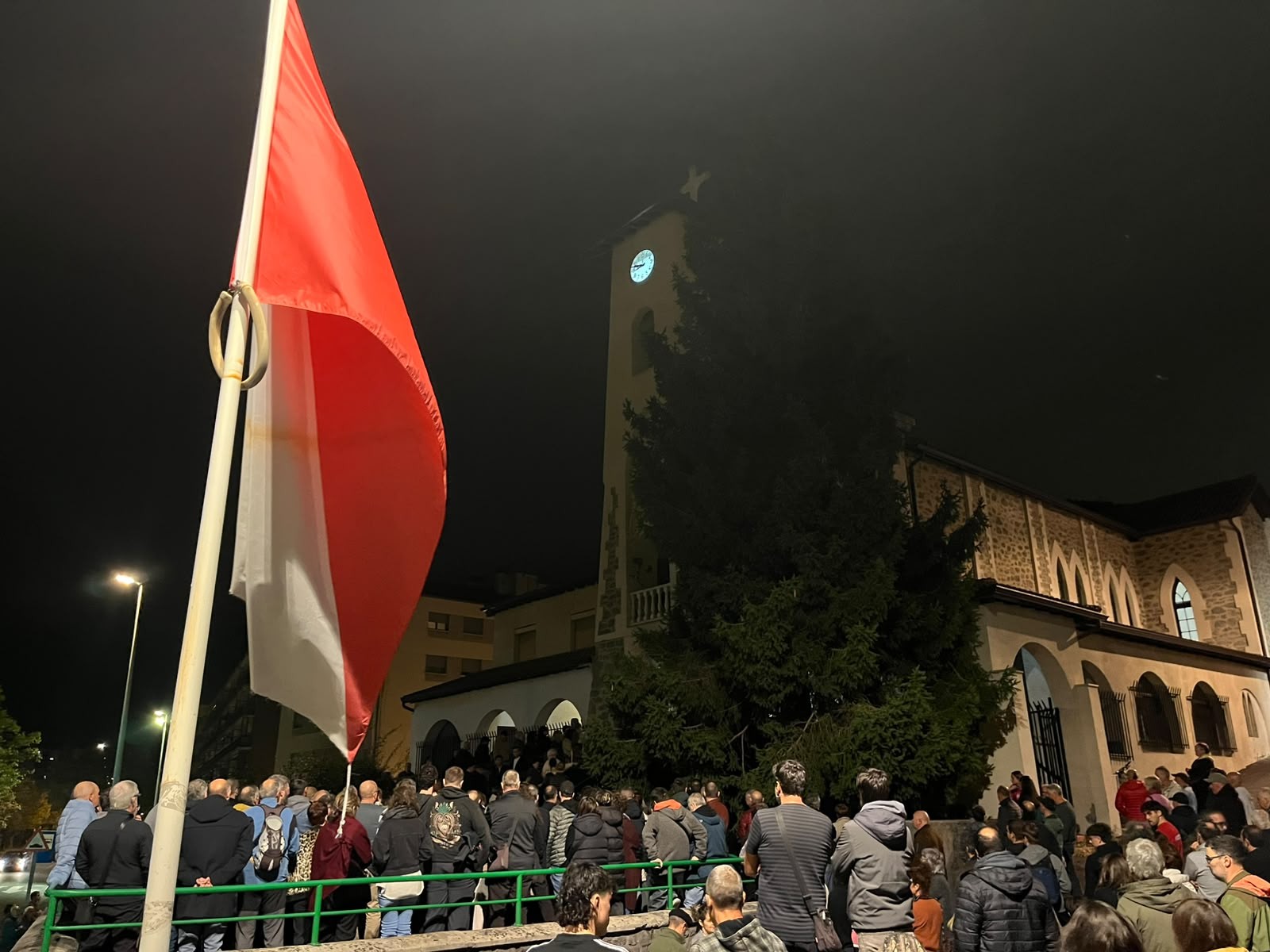Ehunka lagunek egin diote azken agurra Igor Arzuagari