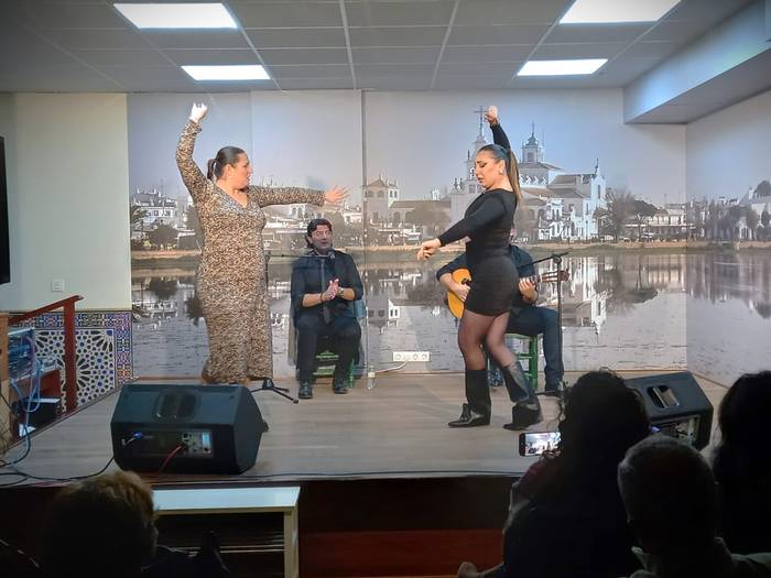 Jende gainezka egon ziren An 2 1762855930038