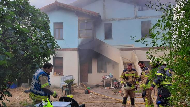 Sutea piztu da Urduñako etxebizitza batean